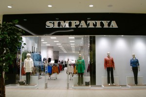 Вывеска с объемными буквами<br />
Магазин «Simpatiya»<br />
ТРЦ «Европа»