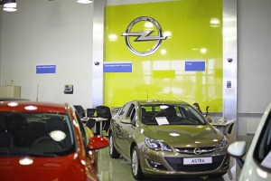 Интерьерное решение<br />
Салон официального дилера «Opel»<br />
г. Калининград, Московский проспект, 203а